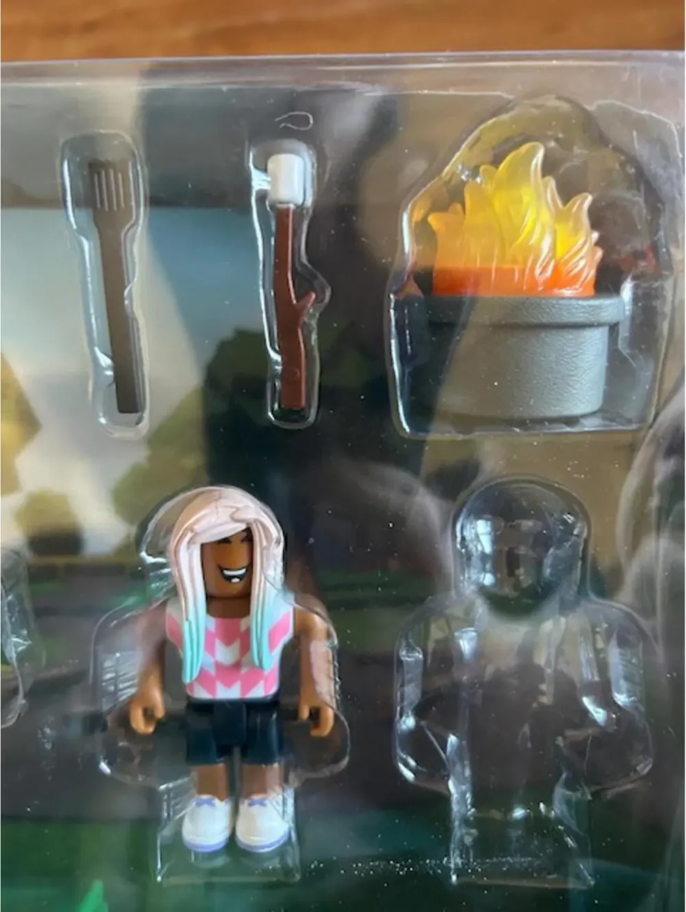 Roblox Welcome to Bloxburg Camping Crew 16-Piece Figure Set